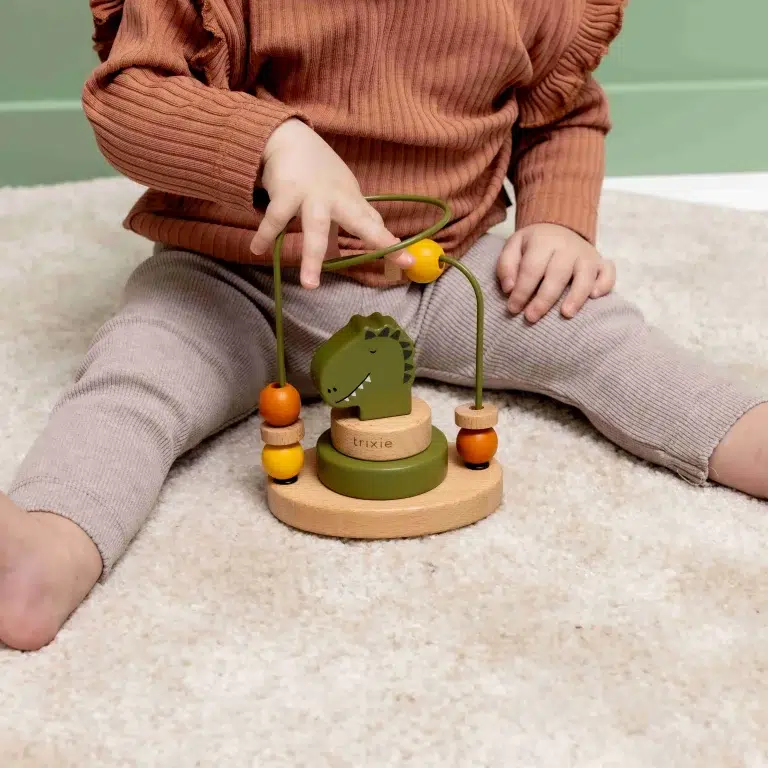 36-517 - Jucarie motrica bebelusi - labirint din margele si mini-turn stivuire - dinozaur - Trixie Baby