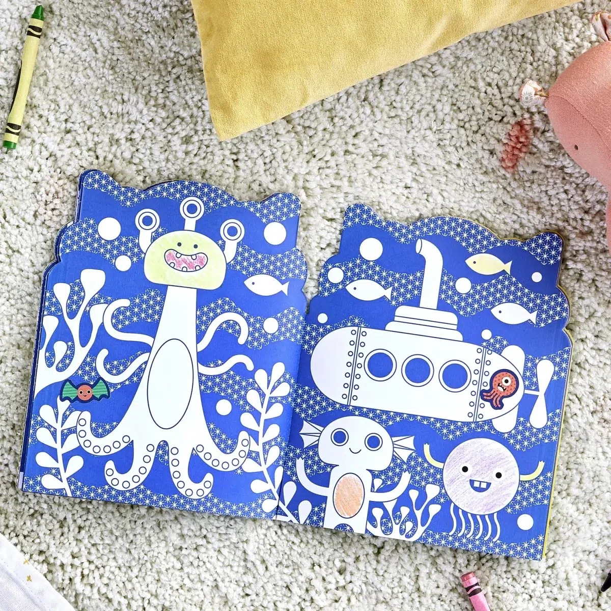 Carte de colorat cu stickere - monstri - Petit Collage - imagine 2